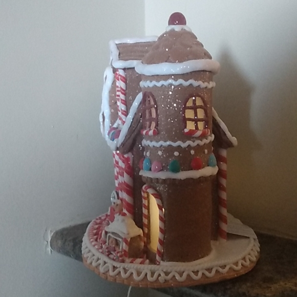 Large Lighted Gingerbread House Tower Castle - Picture 4 of 10